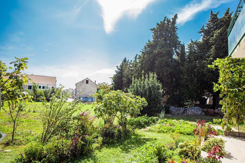 Apartments Grubisin Tribunj  Bagian luar foto